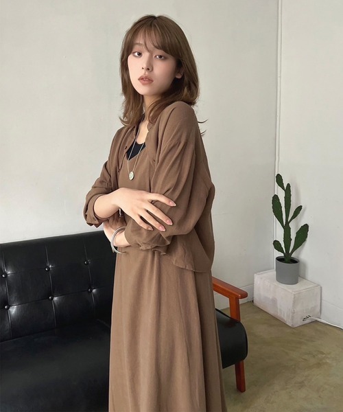 Jewelobe(ジュエローブ)の「ショートシャツ&ロングキャミワンピースセットアップ(ワンピース・レディース・ブラウン/ベージュ・FREE)」の15枚目の写真