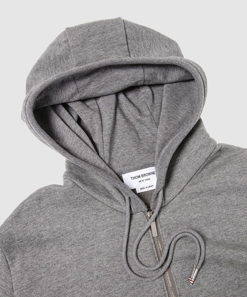 THOM BROWNE(トムブラウン)の「RELAXED FIT ZIP UP HOODIE W/ TONAL 4 BAR SLEEVE IN LOOPBACK(パーカー・メンズ・グレー・1/2)」の3枚目の写真