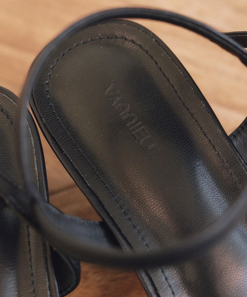 VANNIE U（ヴァニーユー）の「細ストラップポインテッドトゥサンダル（サンダル・レディース・レッド/ブラック/ブラウン/シルバー・S/L/M/LL）」の21枚目の写真