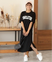 ad thie（アドティエ）の「ロゴスウェット プリント スリット入り 半袖Tシャツ ワンピース（ワンピース）」