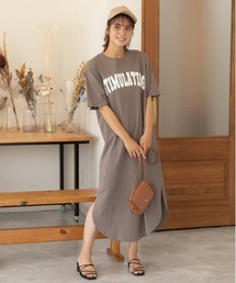 ad thie（アドティエ）の「ロゴスウェット プリント スリット入り 半袖Tシャツ ワンピース（ワンピース）」