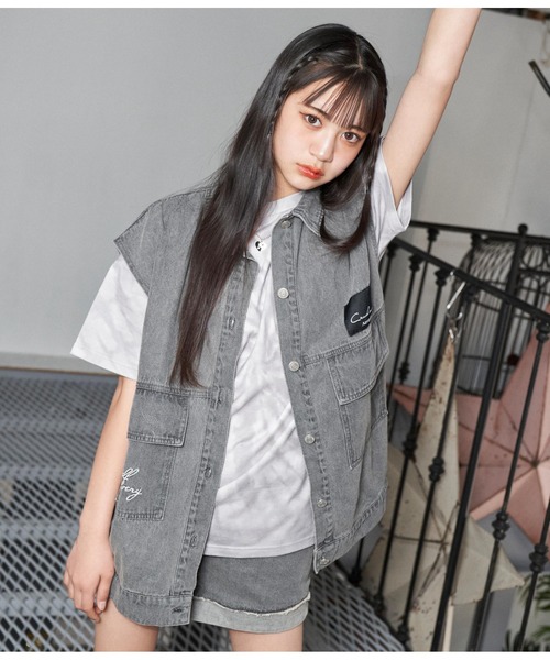 ANAP GiRL(アナップガール)の「デニムBIG刺繍ベスト(ベスト・キッズ・ブルー/ブラック・XS/S/M)」の8枚目の写真