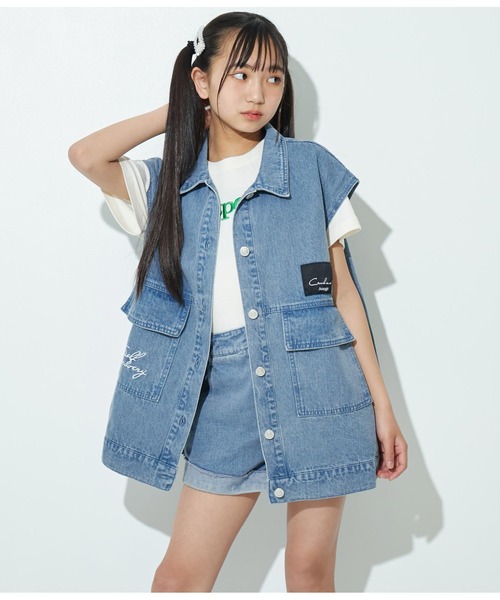 ANAP GiRL(アナップガール)の「デニムBIG刺繍ベスト(ベスト・キッズ・ブルー/ブラック・XS/S/M)」の4枚目の写真