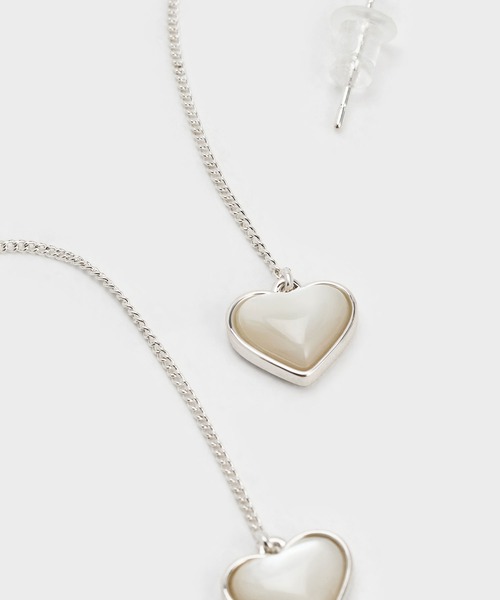 CHARLES & KEITH（チャールズ & キース）の「ハートストーン ドロップピアス（ピアス（両耳用）・レディース・ゴールド系その他/ブラック/シルバー・FREE）」の5枚目の写真