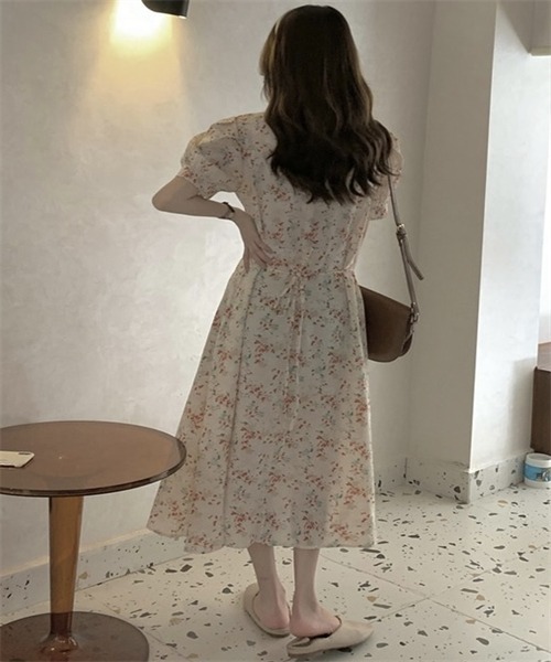 FREE STYLISTS（フリー スタイリスト）の「Vネック ウエストリボン花柄ワンピース（ワンピース・レディース・ライトベージュ/ライトグリーン・FREE）」の12枚目の写真