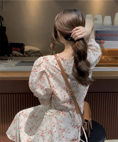 FREE STYLISTS（フリー スタイリスト）の「Vネック ウエストリボン花柄ワンピース（ワンピース・レディース・ライトベージュ/ライトグリーン・FREE）」の11枚目の写真