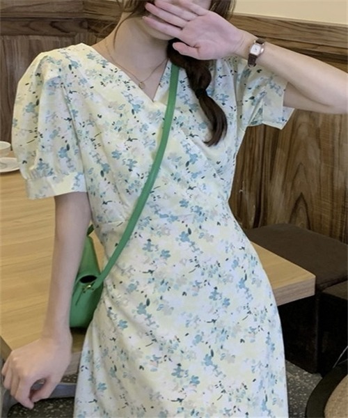 FREE STYLISTS（フリー スタイリスト）の「Vネック ウエストリボン花柄ワンピース（ワンピース・レディース・ライトベージュ/ライトグリーン・FREE）」の19枚目の写真