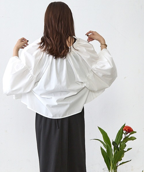 Shelly island（シェリーアイランド）の「ボリューム袖クロップドブラウス（シャツ/ブラウス・レディース・ホワイト/ブラック・FREE）」の11枚目の写真
