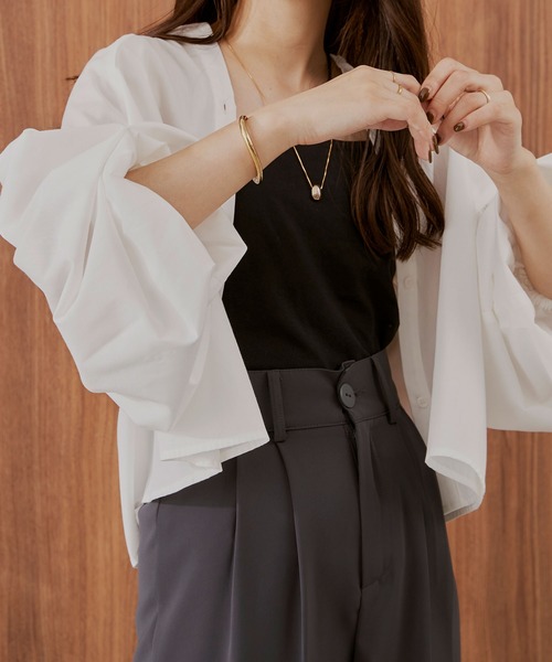 Shelly island（シェリーアイランド）の「ボリューム袖クロップドブラウス（シャツ/ブラウス・レディース・ホワイト/ブラック・FREE）」の4枚目の写真