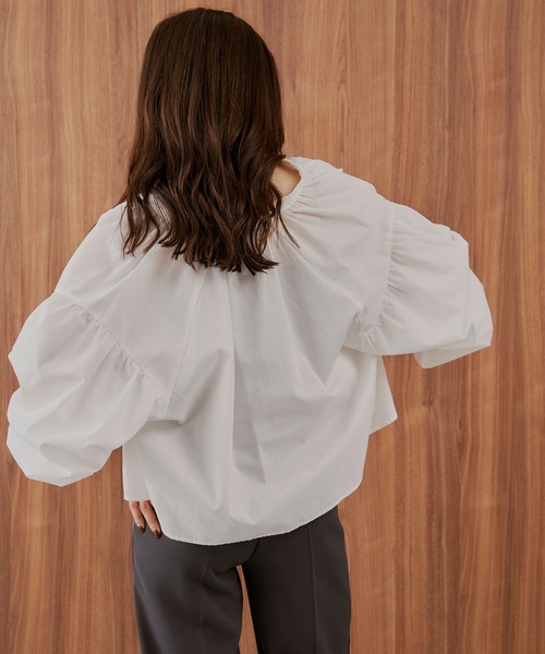Shelly island（シェリーアイランド）の「ボリューム袖クロップドブラウス（シャツ/ブラウス・レディース・ホワイト/ブラック・FREE）」の6枚目の写真