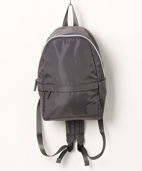 and it_(アンドイット)の「Legato Largo シルキー撥水ミニリュック(バックパック/リュック・レディース・ブラック/ベージュ/グレー/グリーン・FREE)」の1枚目の写真