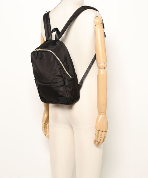 and it_(アンドイット)の「Legato Largo シルキー撥水ミニリュック(バックパック/リュック・レディース・ブラック/ベージュ/グレー/グリーン・FREE)」の8枚目の写真