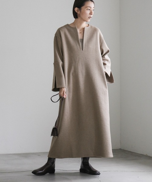 select MOCA(セレクトモカ)の「キーネックスリットスリーブワンピース(ワンピース・レディース・カーキオリーブ/ブラック/グレイッシュベージュ・FREE)」の2枚目の写真