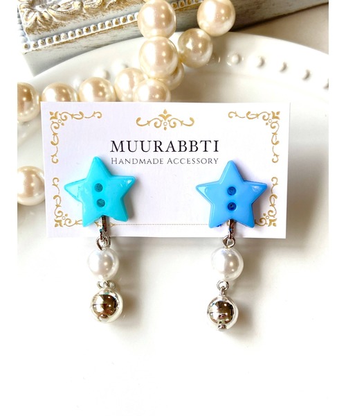 tone(トーン)の「【MUURABBTI】星ボタンのイヤリング (MA)(イヤリング・レディース・レッド/ブルー/オレンジ系その他/ホワイト/ピンク/イエロー系その他/ピンク系その他/その他・FREE)」の1枚目の写真