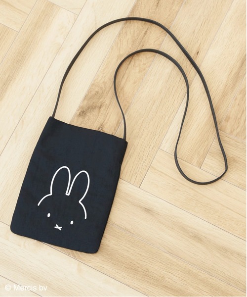 Green Parks(グリーンパークス)の「miffy/ナイロンスマホショルダー(ショルダーバッグ・レディース・ブラック/ベージュ・FREE)」の2枚目の写真