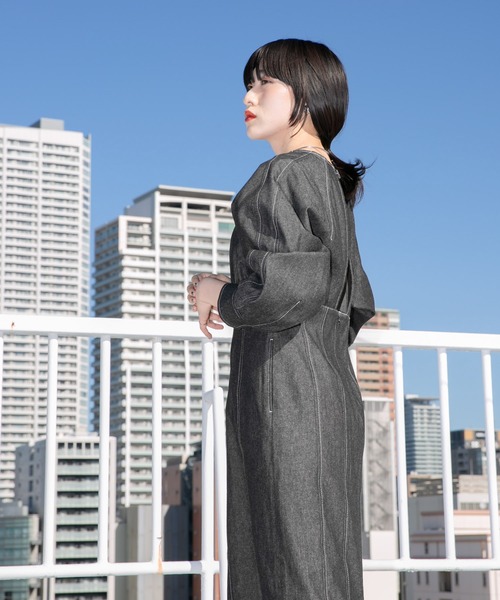 KBF(ケイビーエフ)の「ボリュームスリーブデニムワンピース(ワンピース・レディース・ブラック/ブルー・36/38)」の12枚目の写真