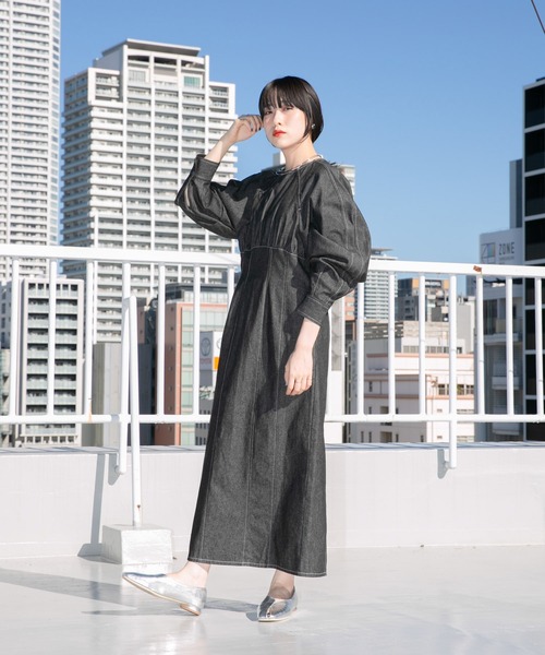 KBF(ケイビーエフ)の「ボリュームスリーブデニムワンピース(ワンピース・レディース・ブラック/ブルー・36/38)」の21枚目の写真