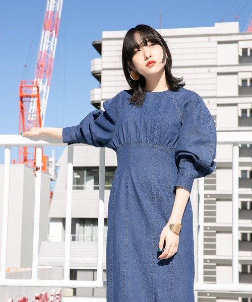 KBF(ケイビーエフ)の「ボリュームスリーブデニムワンピース(ワンピース・レディース・ブラック/ブルー・36/38)」の15枚目の写真