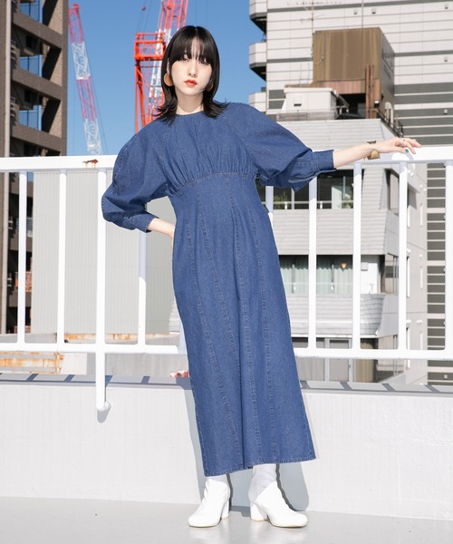 KBF(ケイビーエフ)の「ボリュームスリーブデニムワンピース(ワンピース・レディース・ブラック/ブルー・36/38)」の7枚目の写真