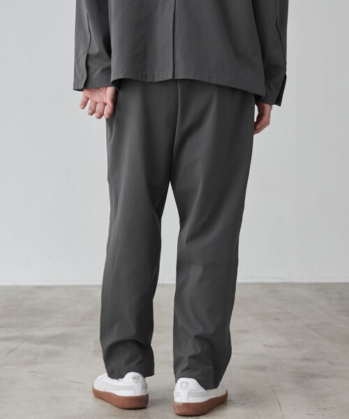 coen(コーエン)の「極楽FITテックワイドテーパードパンツ(スラックス・メンズ・ブラック/ダークグレー/ベージュ/その他1/その他2・S/M/L/XL)」の10枚目の写真