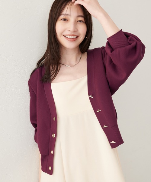 natural couture(ナチュラルクチュール)の「プチプラハトメバー釦カーデ(カーディガン/ボレロ・レディース・サックスブルー/アイボリー/ライトグレー/ラベンダー/グレイッシュベージュ/ブラック/チャコールグレー/ボルドー・FREE)」の8枚目の写真