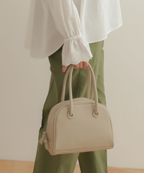 URBAN RESEARCH DOORS（アーバンリサーチドアーズ）の「アジャスターハンドルボストンバッグ（ボストンバッグ・レディース・ライトベージュ/イエロー系その他・-）」の4枚目の写真