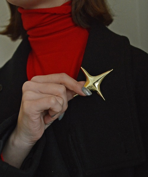 styiro（スタイロ）の「キラキラブローチ（ブローチ/コサージュ・レディース・シルバー/ゴールド・FREE）」の3枚目の写真