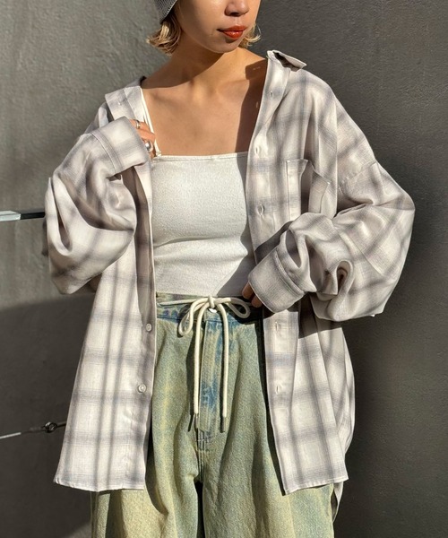 CIAOPANIC(チャオパニック)の「【ユニセックス】オンブレチェックシャツ(シャツ/ブラウス・レディース・ホワイト/イエロー/オレンジ/ブラック/サックスブルー/グレー/ブルー・MEDIUM/LARGE)」の3枚目の写真