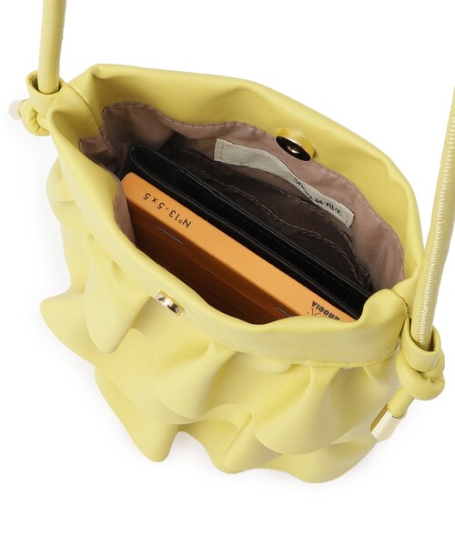 SHOO・LA・RUE（シューラルー）の「◆大きめフリルが女性らしい　大人のフリルショルダーバッグ（ショルダーバッグ・レディース・ブラック/アイボリー/イエロー/シルバー・00）」の19枚目の写真