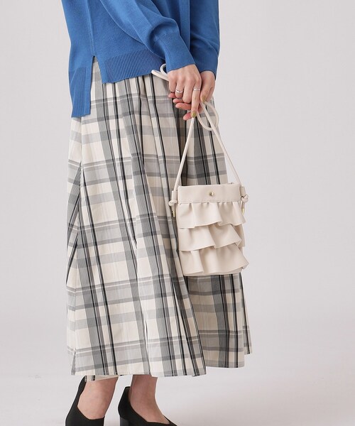 SHOO・LA・RUE（シューラルー）の「◆大きめフリルが女性らしい　大人のフリルショルダーバッグ（ショルダーバッグ・レディース・ブラック/アイボリー/イエロー/シルバー・00）」の16枚目の写真