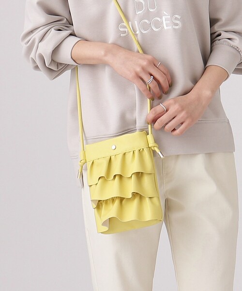 SHOO・LA・RUE（シューラルー）の「◆大きめフリルが女性らしい　大人のフリルショルダーバッグ（ショルダーバッグ・レディース・ブラック/アイボリー/イエロー/シルバー・00）」の11枚目の写真