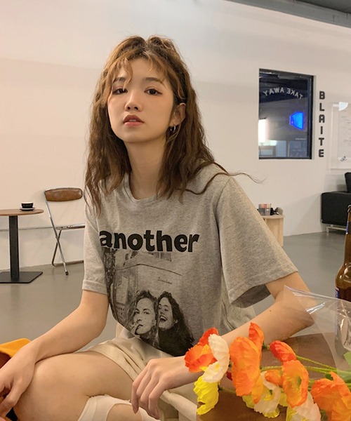 ALTROSE（アルトローズ）の「Ｔシャツ アナザー ショート丈 半袖 ヴィンテージ（Tシャツ/カットソー・レディース・グレー/ホワイト/ブラック・FREE）」の6枚目の写真