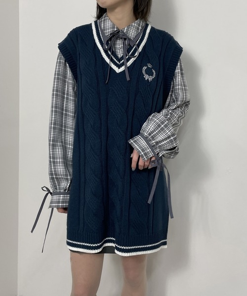 NICOLE CLUB（ニコル　クラブ）の「配色ケーブルニットベスト（ベスト・レディース・グリーン/ブラック/オフホワイト・FREE）」の3枚目の写真