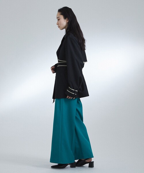 UNITED TOKYO(ユナイテッドトウキョウ)の「【WEB限定】パイピングショートトレンチ(トレンチコート・レディース・ブラック/ベージュ・1/2)」の11枚目の写真