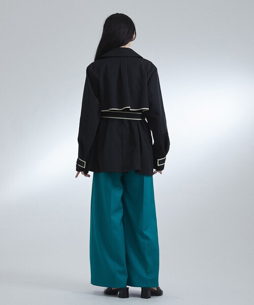 UNITED TOKYO(ユナイテッドトウキョウ)の「【WEB限定】パイピングショートトレンチ(トレンチコート・レディース・ブラック/ベージュ・1/2)」の12枚目の写真