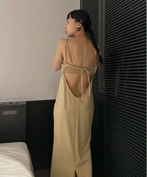 Ameri（アメリ）の「BACK OPEN HOLE SWIMWEAR（水着・レディース・ブラック/ブラウン/ベージュ・MEDIUM/SMALL）」の14枚目の写真
