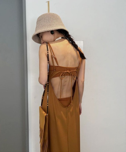 Ameri（アメリ）の「BACK OPEN HOLE SWIMWEAR（水着・レディース・ブラック/ブラウン/ベージュ・MEDIUM/SMALL）」の11枚目の写真