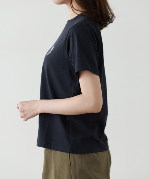 Pierrot(ピエロ)の「【イージーケア】刺繍ロゴTシャツ(Tシャツ/カットソー・レディース・グレー系その他/オフホワイト/ネイビー・L/M)」の7枚目の写真