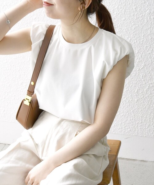 ships womanで購入しましたが着る事なく未使用の商品です。 ships womanで購入しましたが着る事なく未使用の商品です。