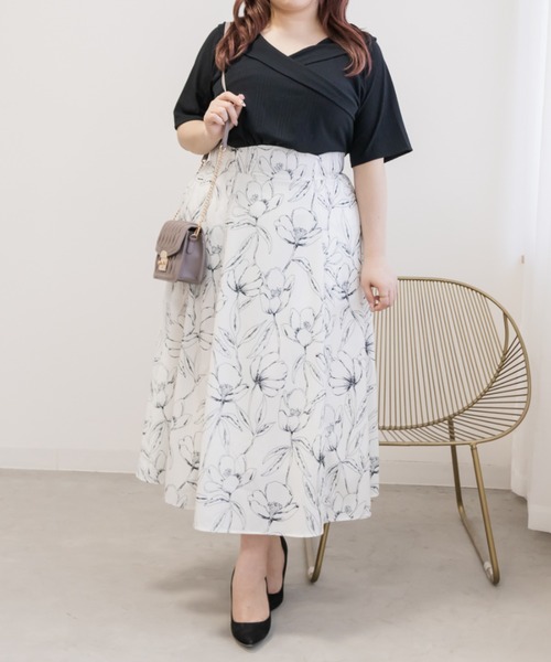 CLETTE(クレット)の「モノトーン花柄ドッキングワンピース(ワンピース・レディース・ブラック/オフホワイト・LL/4L/3L)」の1枚目の写真