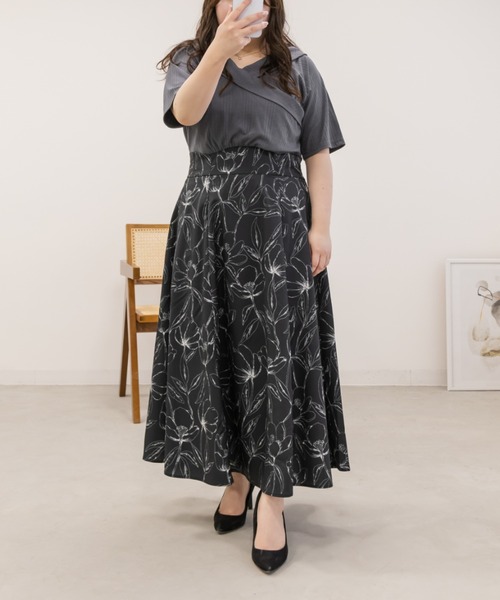 CLETTE(クレット)の「モノトーン花柄ドッキングワンピース(ワンピース・レディース・ブラック/オフホワイト・LL/4L/3L)」の7枚目の写真