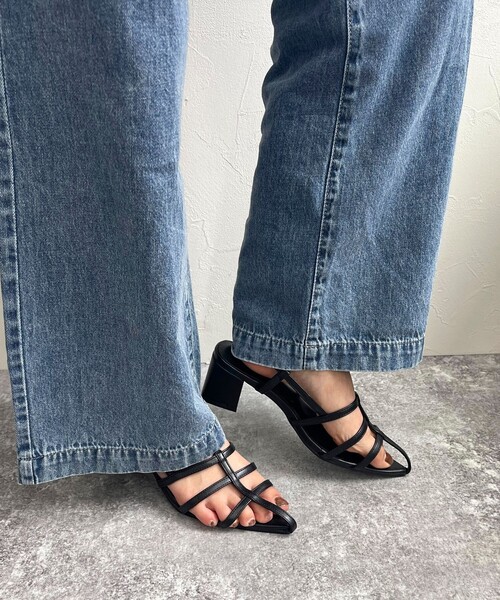 fredy emue（フレディエミュ）の「ポインテッドサンダル（サンダル・レディース・シルバー/ブラック・S/M/L）」の11枚目の写真