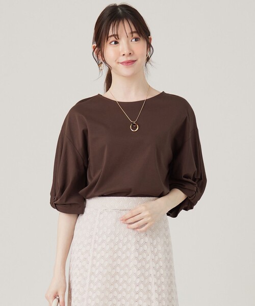 ANY SIS（エニィスィス）の「シルケットスムースツイストスリーブ カットソー（Tシャツ/カットソー・レディース・ブラック系/ダークブラウン系/パープル系/パイングリーン系・2）」の2枚目の写真