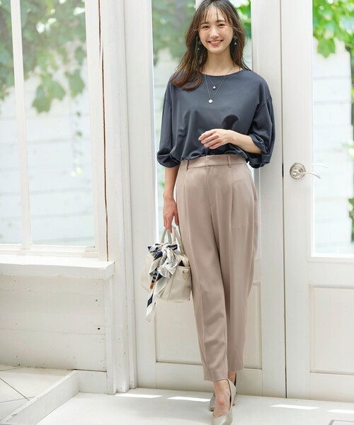 ANY SIS（エニィスィス）の「シルケットスムースツイストスリーブ カットソー（Tシャツ/カットソー・レディース・ブラック系/ダークブラウン系/パープル系/パイングリーン系・2）」の5枚目の写真