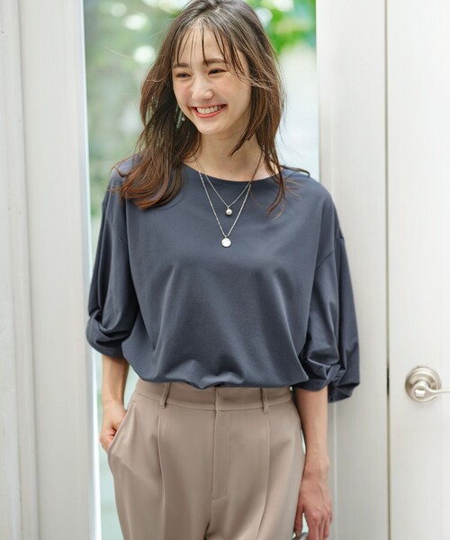 ANY SIS（エニィスィス）の「シルケットスムースツイストスリーブ カットソー（Tシャツ/カットソー・レディース・ブラック系/ダークブラウン系/パープル系/パイングリーン系・2）」の6枚目の写真