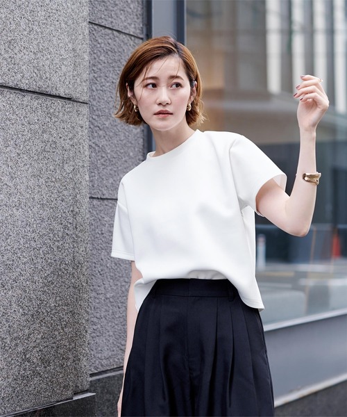UR'S(ユアーズ)の「ボンディングクロップドプチハイネックTシャツ(Tシャツ/カットソー・レディース・ホワイト/ブラック・L/M/S)」の9枚目の写真