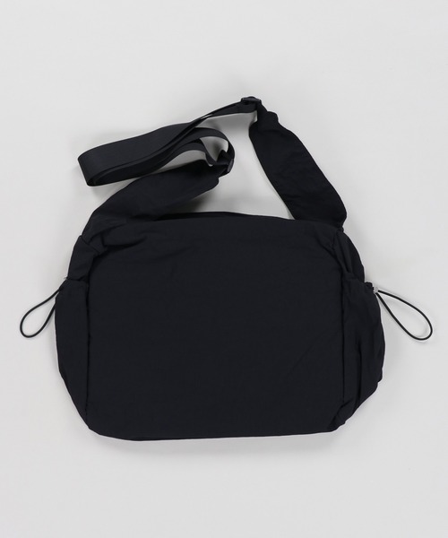 SPINNS（スピンズ）の「2ポケットショルダーバッグ（ショルダーバッグ・メンズ・グレー/ブラック・ONESIZE）」の5枚目の写真