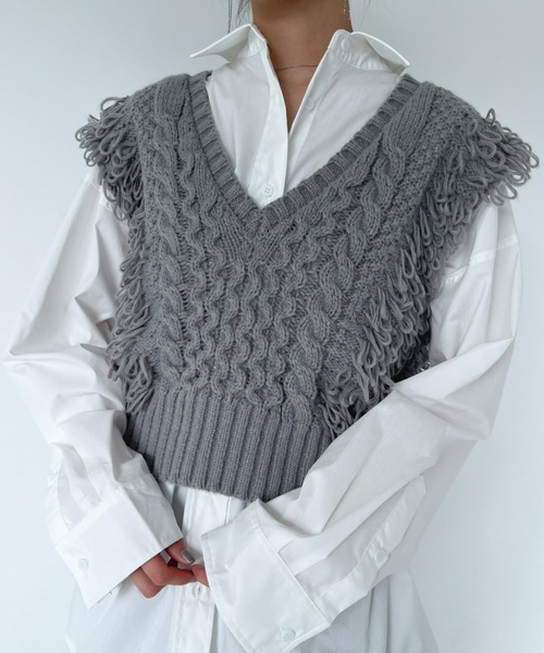 Olu.(オルドット)の「フリンジループニットベスト(ベスト・レディース・オフホワイト/グレー・FREE)」の2枚目の写真
