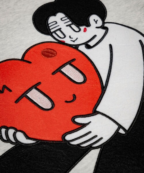 FREAK'S STORE（フリークスストア）の「Kurt Wu/カート ウー two side hug heart 刺繍 CREW SWEAT/刺繍デザイン クルーネックスウェット（スウェット・メンズ・ブラック/ホワイト/ブラウン/グレー・X-LARGE/LARGE/MEDIUM）」の12枚目の写真