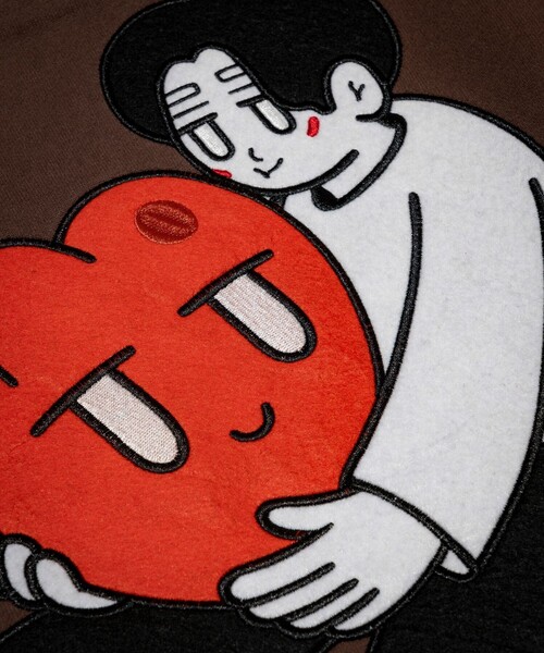 FREAK'S STORE（フリークスストア）の「Kurt Wu/カート ウー two side hug heart 刺繍 CREW SWEAT/刺繍デザイン クルーネックスウェット（スウェット・メンズ・ブラック/ホワイト/ブラウン/グレー・X-LARGE/LARGE/MEDIUM）」の15枚目の写真